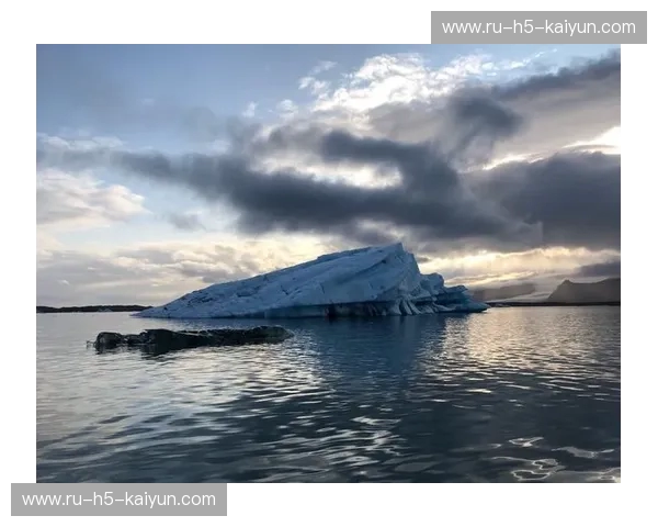 冰与火之歌：在冰岛的极北荒野与匈牙利的布达佩斯之梦间，寻找灵魂的落脚点